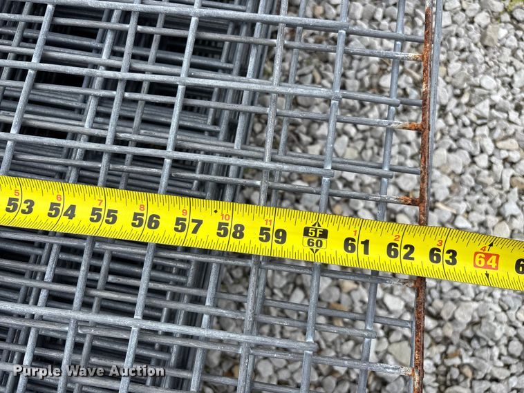 image for item EO4196 Approximately 48 wire fence panels