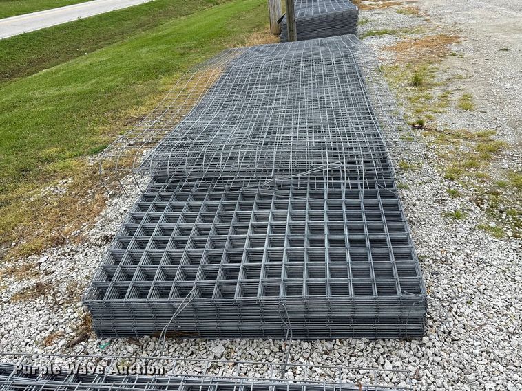 image for item EO4197 Approximately 60 wire fence panels