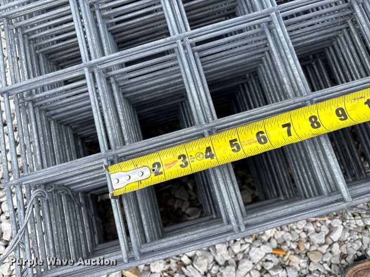 image for item EO4197 Approximately 60 wire fence panels