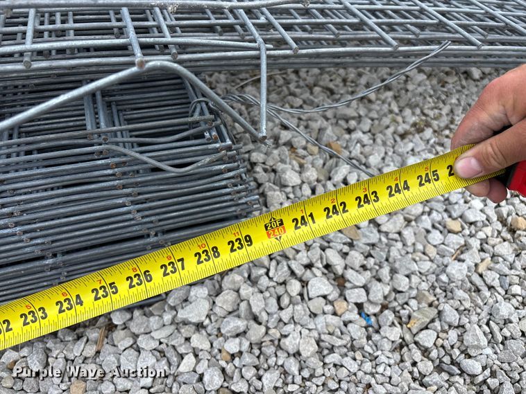 image for item EO4197 Approximately 60 wire fence panels