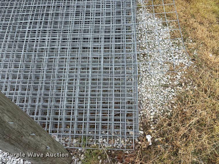 image for item EO4197 Approximately 60 wire fence panels