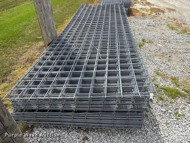 image for item EO4198 Approximately 50 wire fence panels