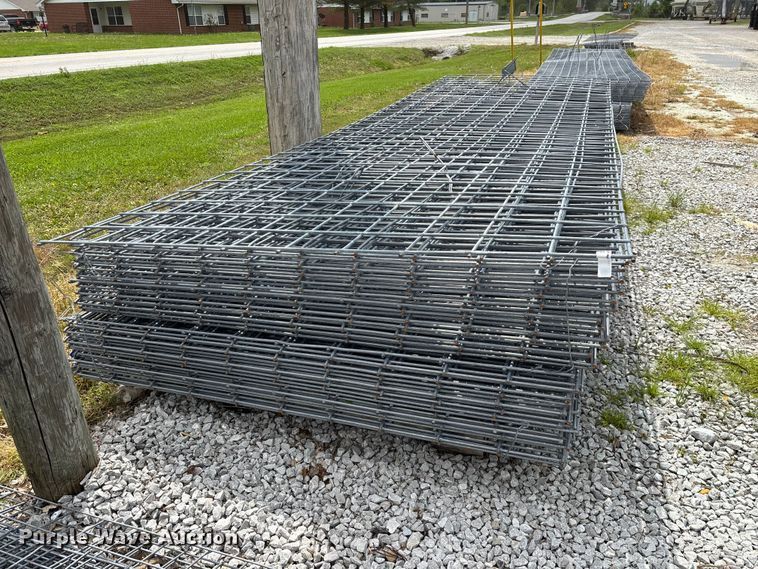 image for item EO4198 Approximately 50 wire fence panels