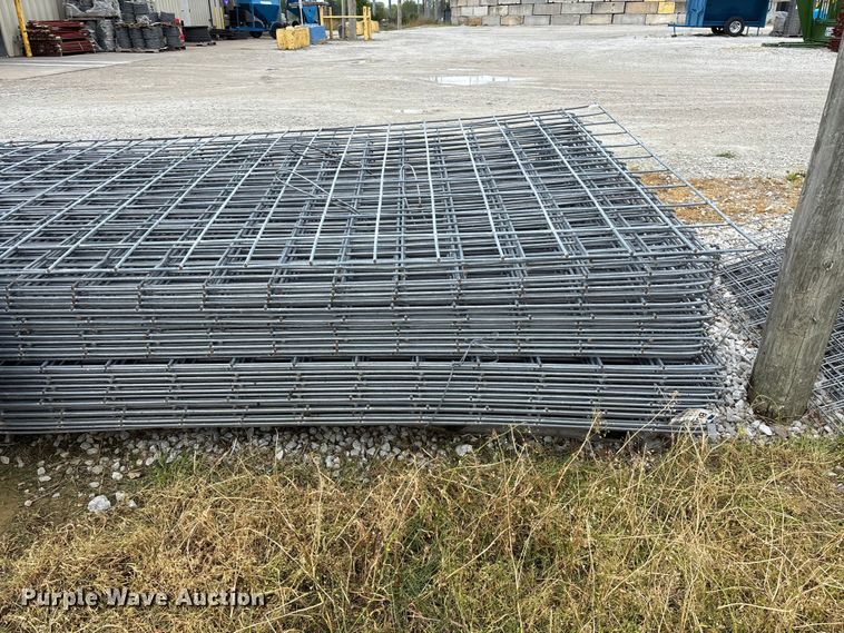 image for item EO4198 Approximately 50 wire fence panels