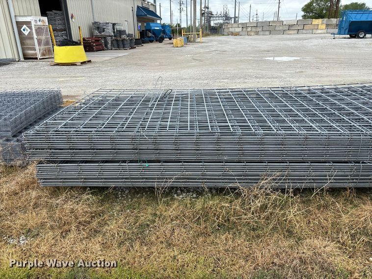image for item EO4198 Approximately 50 wire fence panels