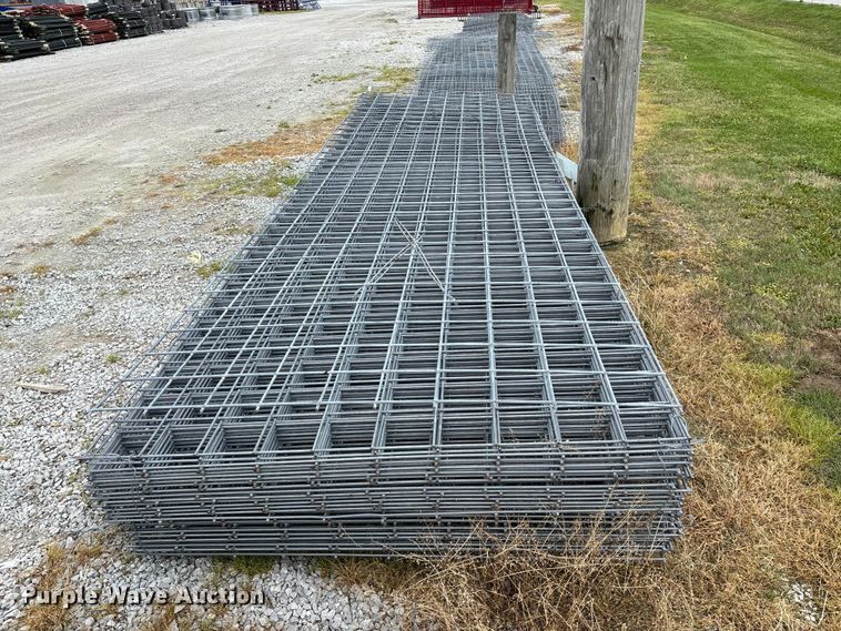 image for item EO4198 Approximately 50 wire fence panels