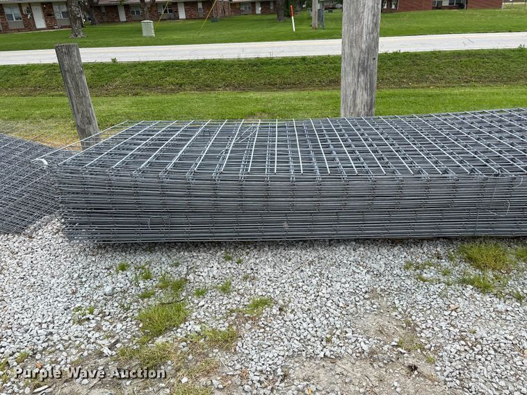 image for item EO4198 Approximately 50 wire fence panels