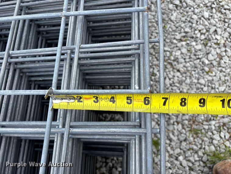 image for item EO4198 Approximately 50 wire fence panels