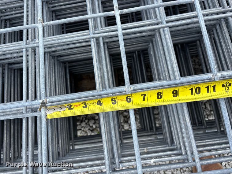 image for item EO4198 Approximately 50 wire fence panels