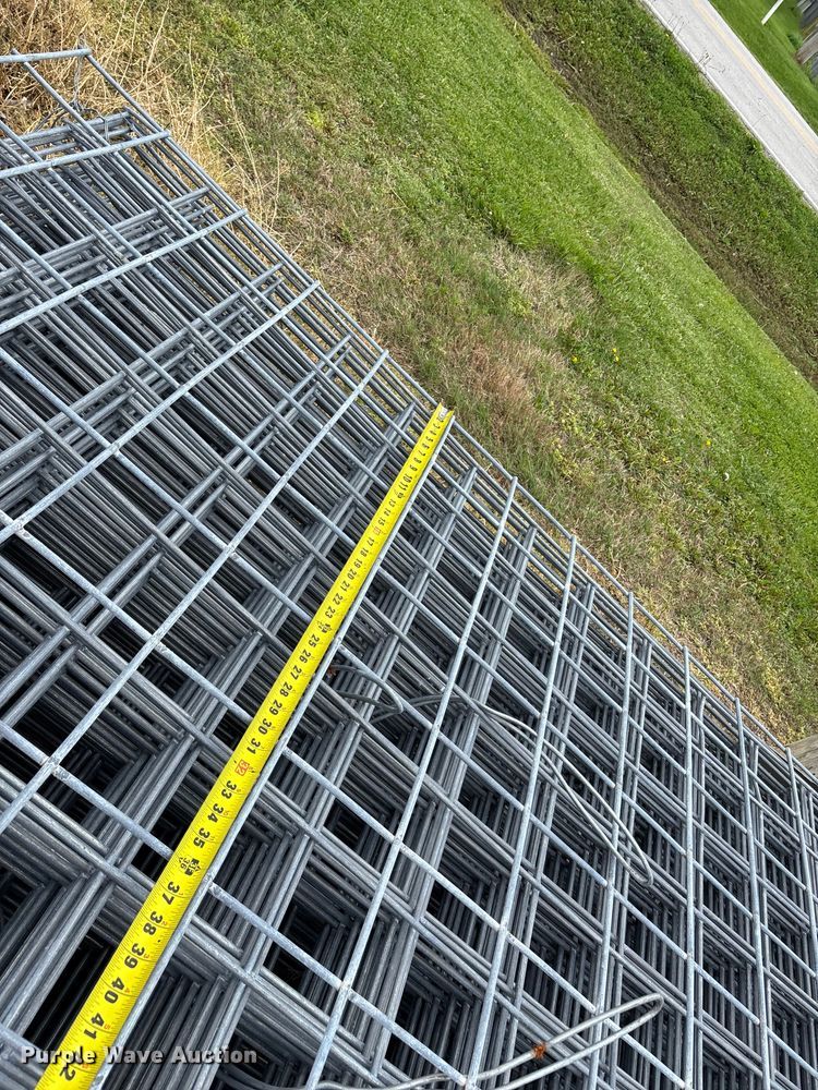 image for item EO4198 Approximately 50 wire fence panels