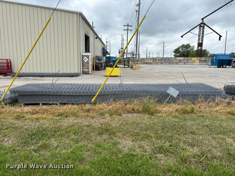 image for item EO4199 Approximately 76 wire fence panels 