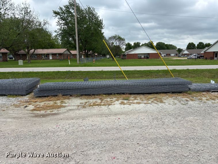 image for item EO4199 Approximately 76 wire fence panels 