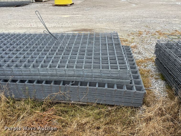 image for item EO4199 Approximately 76 wire fence panels 