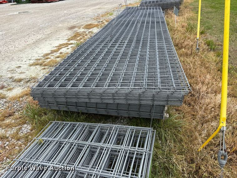 image for item EO4199 Approximately 76 wire fence panels 