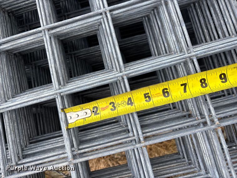 image for item EO4199 Approximately 76 wire fence panels 