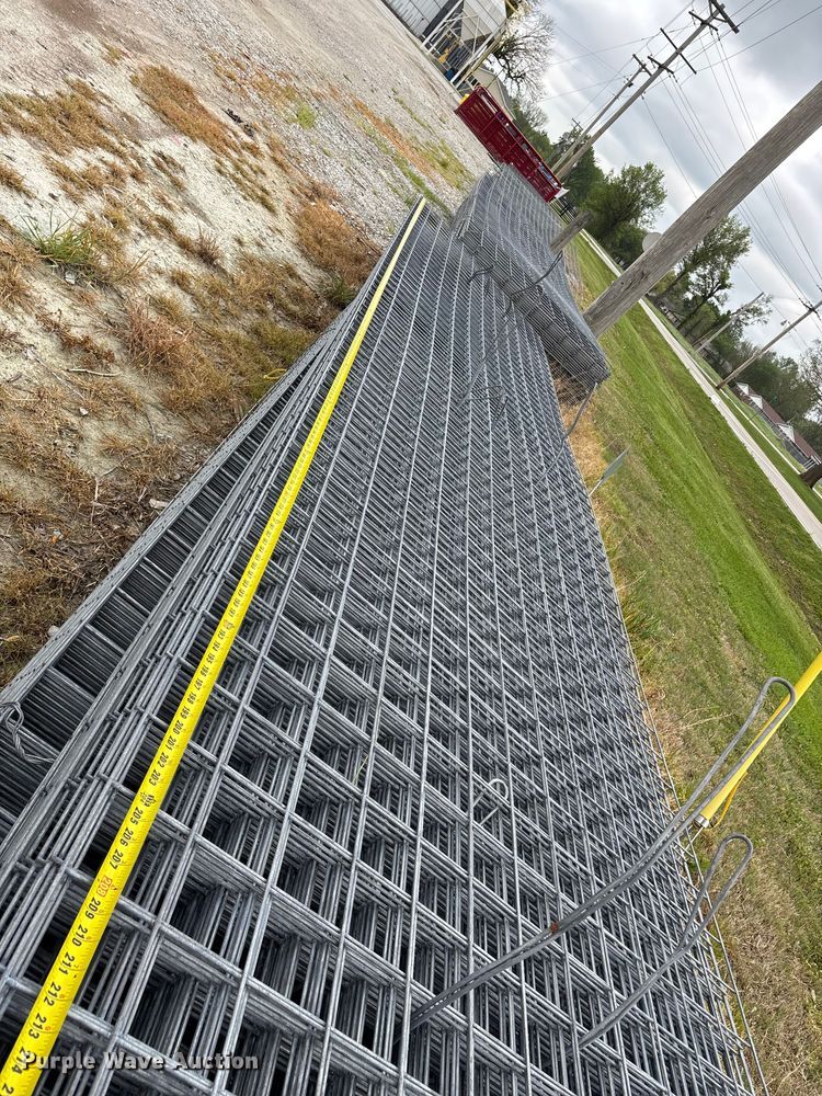 image for item EO4199 Approximately 76 wire fence panels 