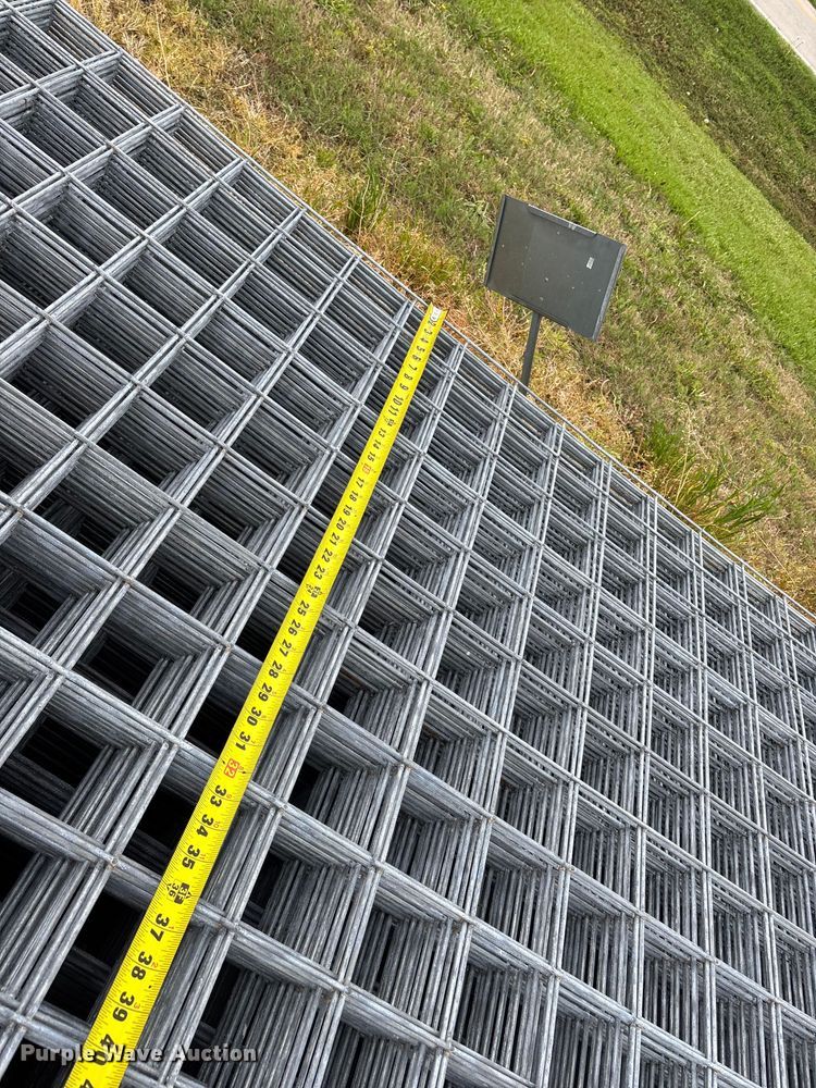 image for item EO4199 Approximately 76 wire fence panels 