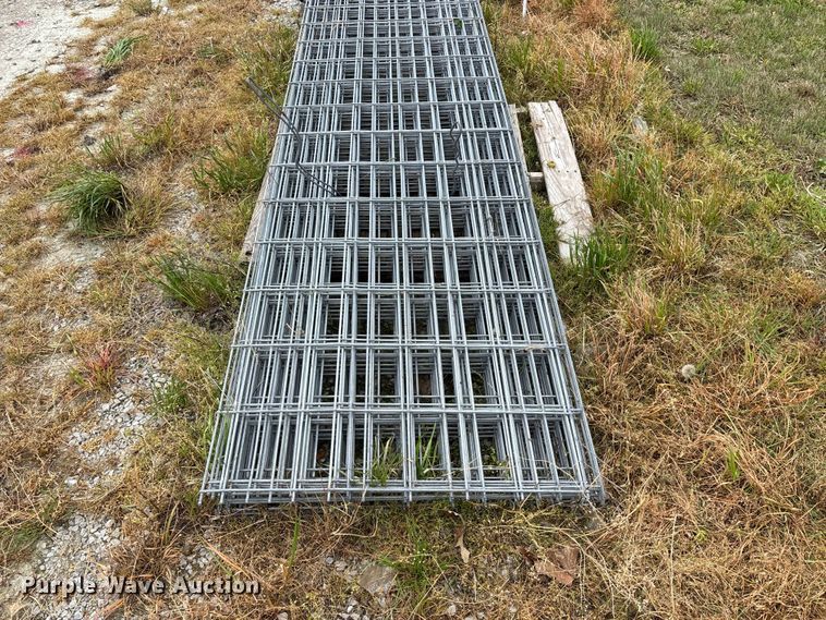 image for item EO4200 Approximately 20 wire fence panels