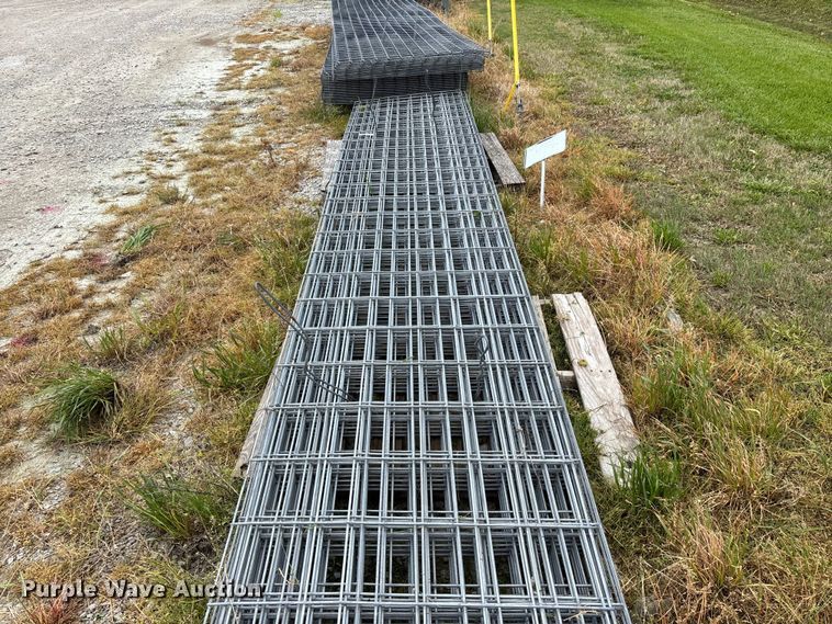 image for item EO4200 Approximately 20 wire fence panels