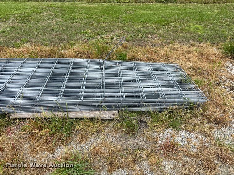 image for item EO4200 Approximately 20 wire fence panels