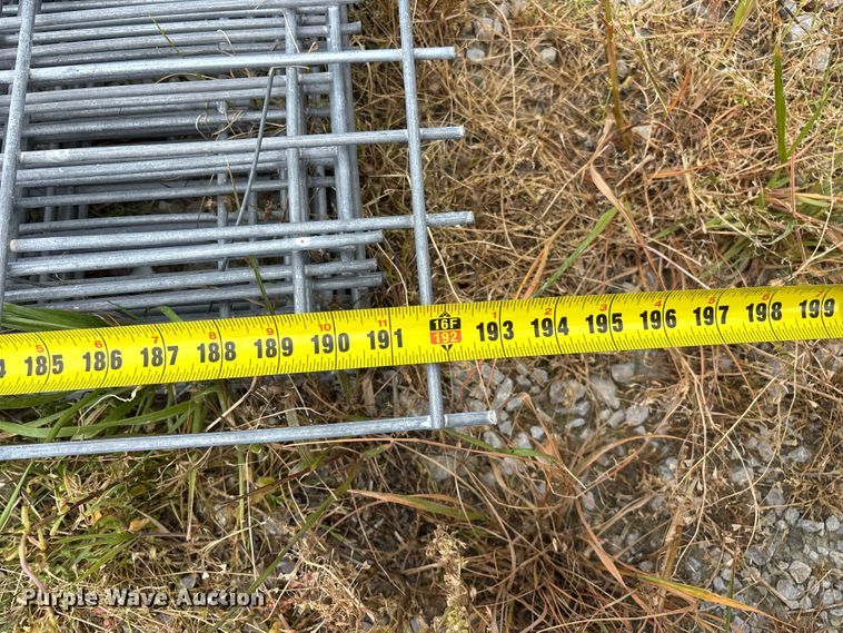 image for item EO4200 Approximately 20 wire fence panels