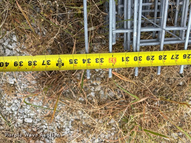 image for item EO4200 Approximately 20 wire fence panels