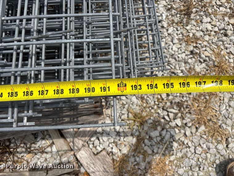 image for item EO4201 Approximately 33 wire fence panels