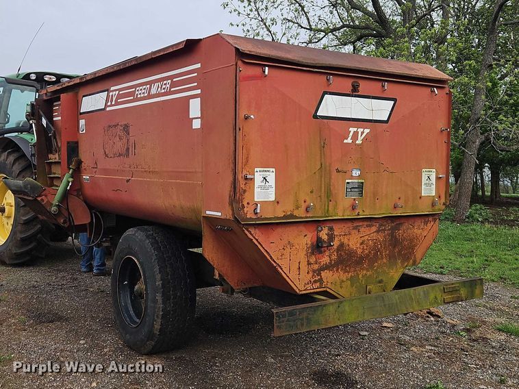 image for item EO7244 Roto-Mix 354-12 feed mixer