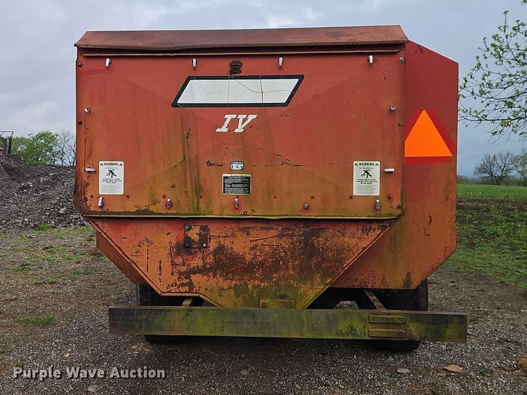 image for item EO7244 Roto-Mix 354-12 feed mixer