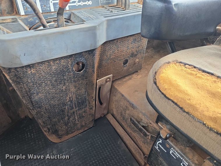 image for item ER1088 1984 John Deere 8650 4WD tractor