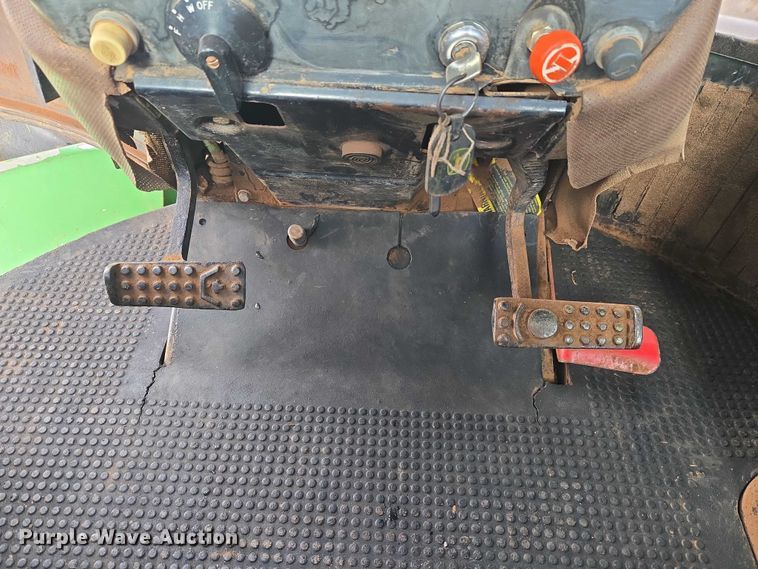 image for item ER1088 1984 John Deere 8650 4WD tractor