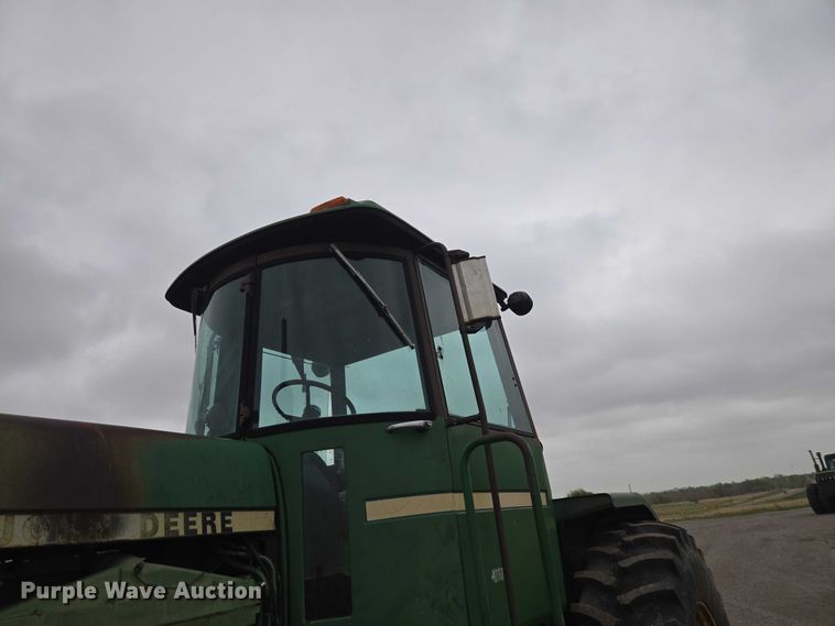 image for item ER1089 1982 John Deere 8640 4WD tractor