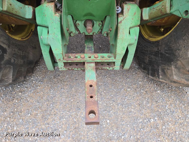 image for item ER1089 1982 John Deere 8640 4WD tractor