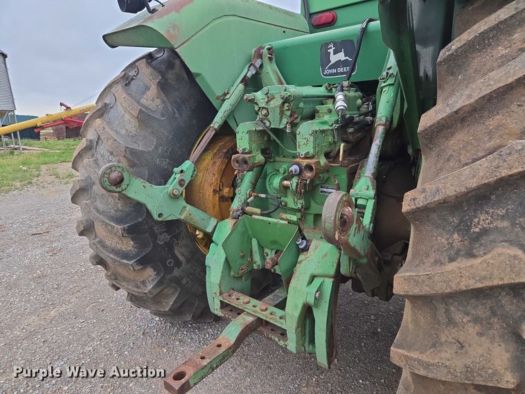 image for item ER1089 1982 John Deere 8640 4WD tractor