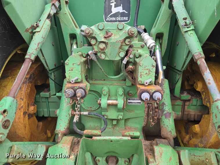 image for item ER1089 1982 John Deere 8640 4WD tractor