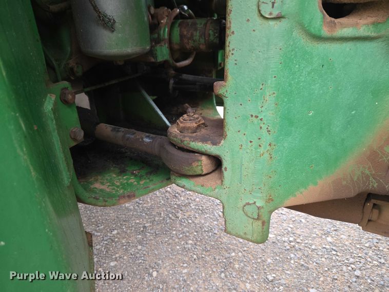 image for item ER1089 1982 John Deere 8640 4WD tractor