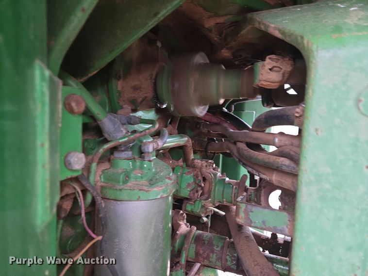 image for item ER1089 1982 John Deere 8640 4WD tractor