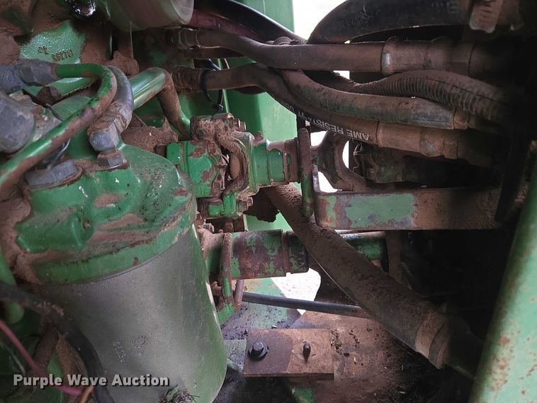 image for item ER1089 1982 John Deere 8640 4WD tractor