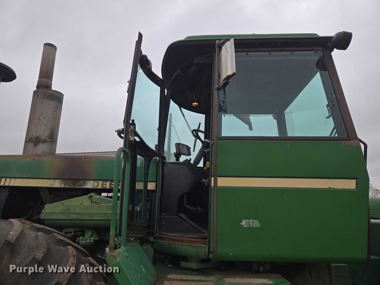 image for item ER1089 1982 John Deere 8640 4WD tractor