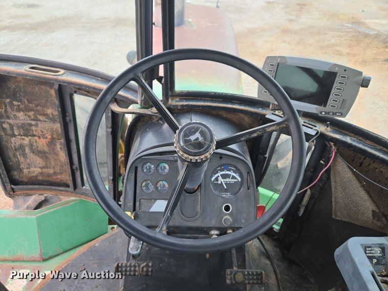 image for item ER1089 1982 John Deere 8640 4WD tractor