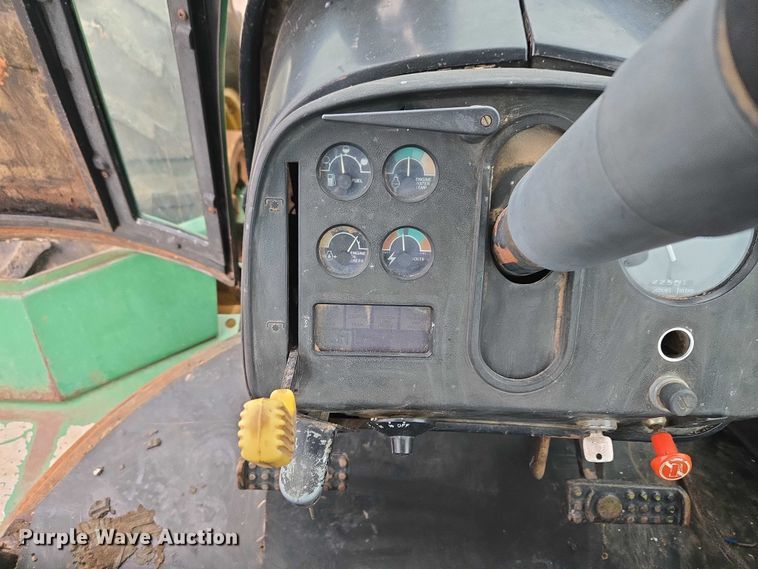 image for item ER1089 1982 John Deere 8640 4WD tractor