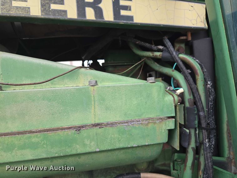 image for item ER1089 1982 John Deere 8640 4WD tractor