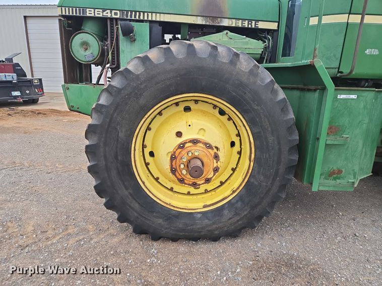 image for item ER1089 1982 John Deere 8640 4WD tractor