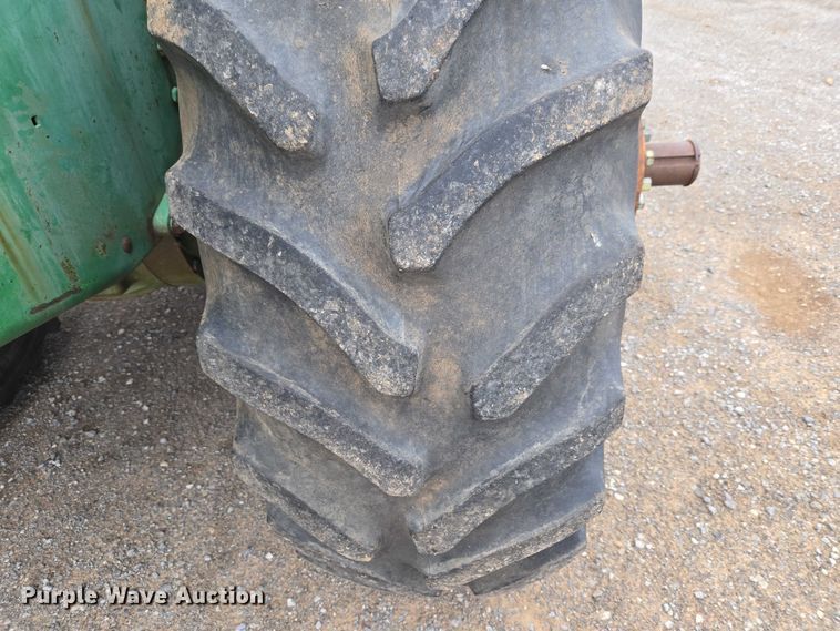 image for item ER1089 1982 John Deere 8640 4WD tractor