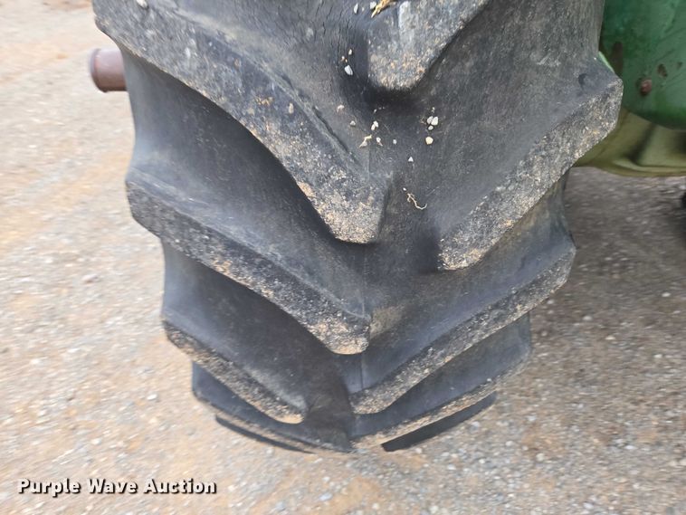 image for item ER1089 1982 John Deere 8640 4WD tractor