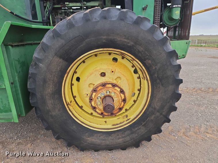 image for item ER1089 1982 John Deere 8640 4WD tractor