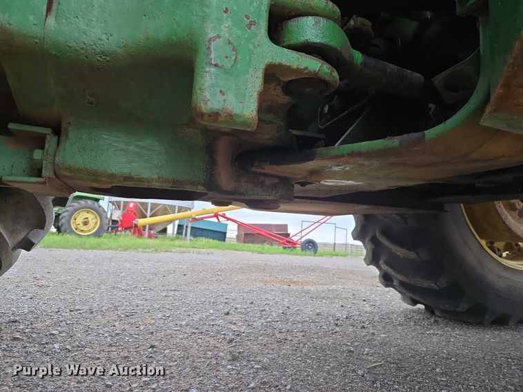 image for item ER1089 1982 John Deere 8640 4WD tractor