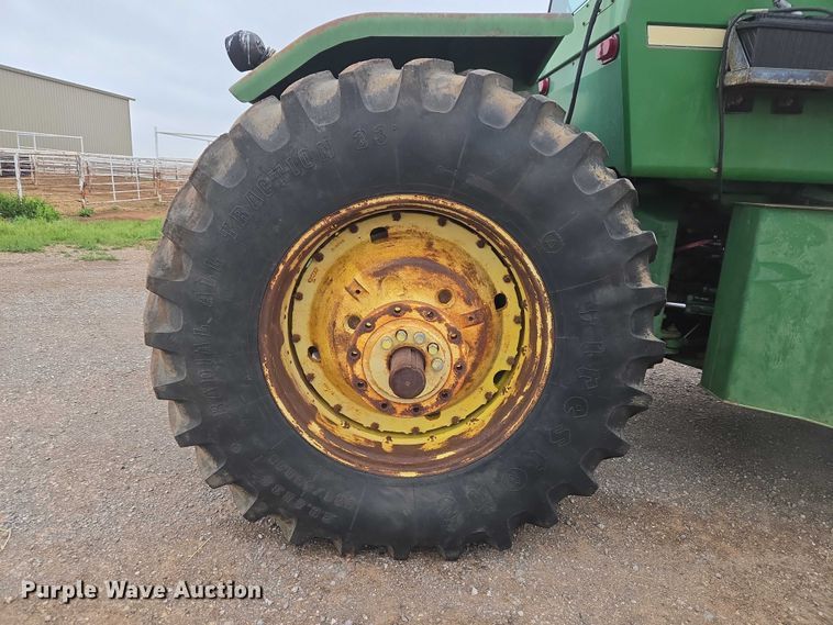 image for item ER1089 1982 John Deere 8640 4WD tractor