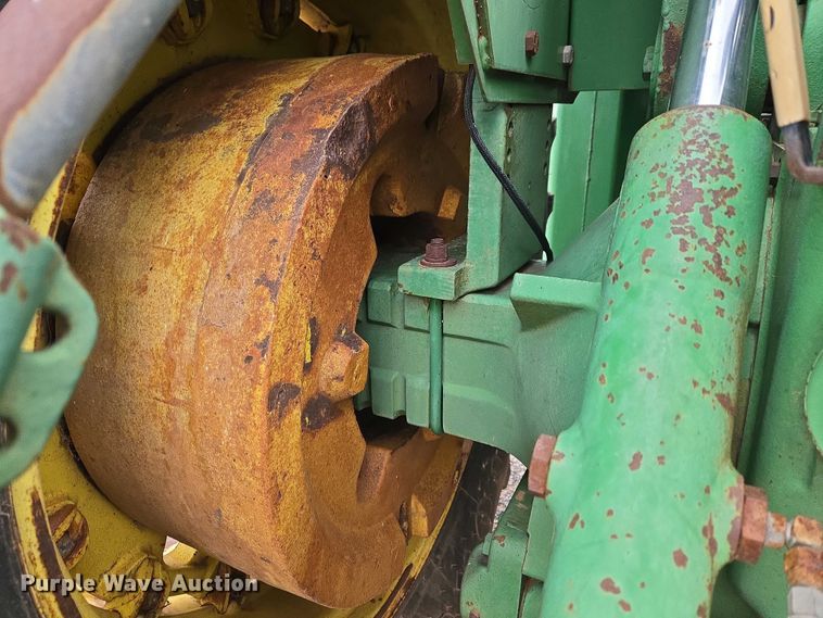 image for item ER1089 1982 John Deere 8640 4WD tractor