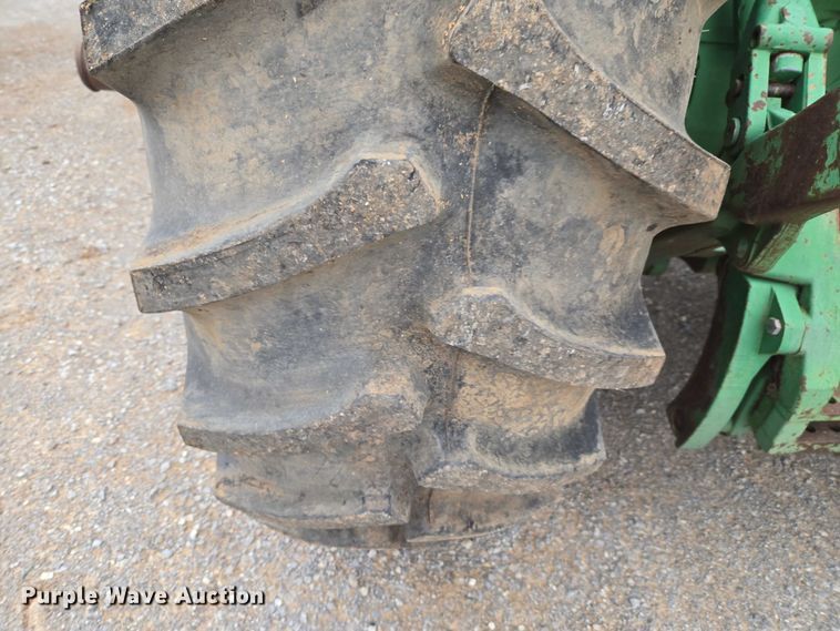 image for item ER1089 1982 John Deere 8640 4WD tractor